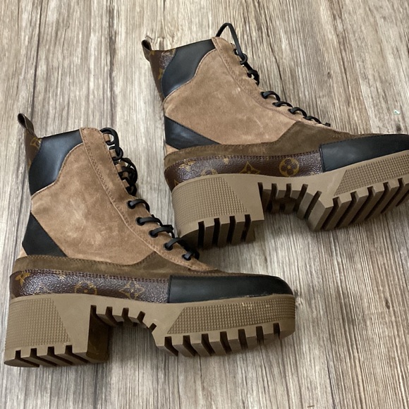 WORN ONCE authentic women’s Louis Vuitton lace up boots - Picture 2 of 7